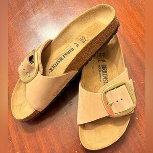 BRAND NEW- Birkenstock Madrid big buckle, sandal size 39

Color- Tobacco Brown